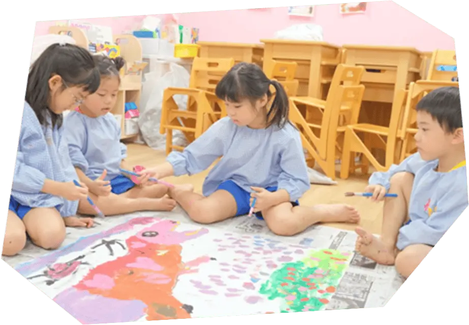 絵を描いている子どもたち